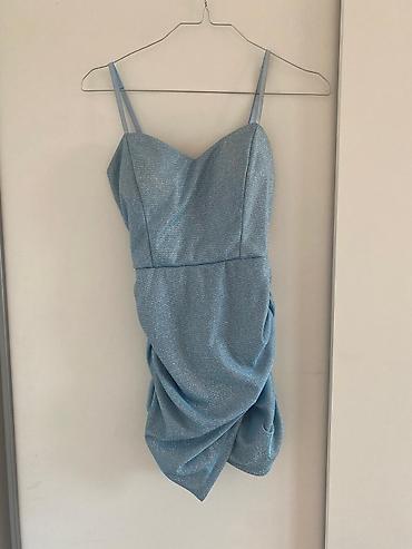 Haljine: Ženska mini haljina sa tankim bretelama, dostupna u više boja: - crna — 17