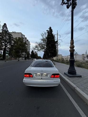mercedes 208 d: Mercedes-Benz E-Class: 2.2 l | 2001 il Sedan — 7
