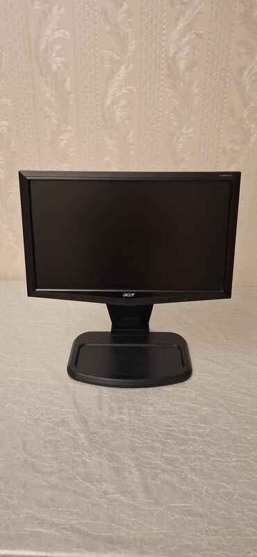 monitorlar: Monitor Acer G195HQV (18.5 likdi) Monitorda cızıqlar və ləkələr var