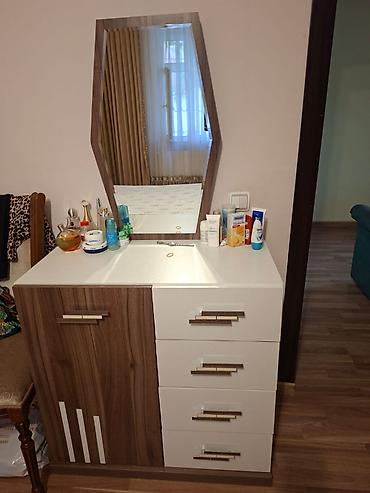 Mebel: Yataq otağı mebel dəsti Tərkib: - 4 qapılı qarderob – mərkəzdə tam — 2