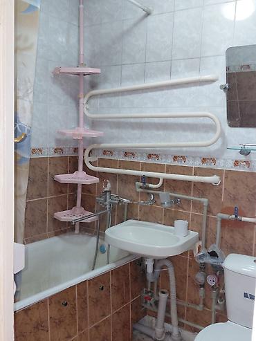 6 микрорайоне: 1 комната, 30 м², 6 мкр 104 серия, 4 этаж, Требуется ремонт — 9