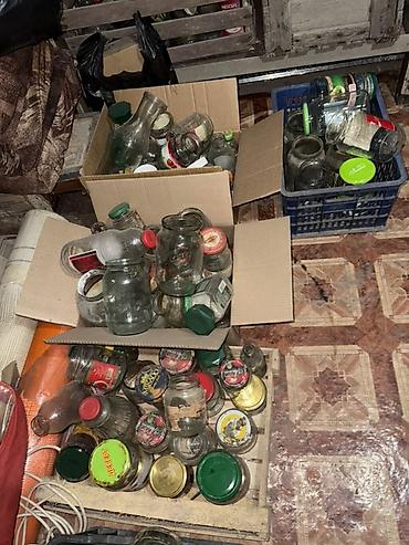 пустые бутылки: Стеклянные банки и бутылки ассорти - Разные объёмы: примерно от 0,2 л — 1