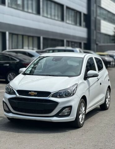 победа машина: Chevrolet Spark: 2017 г., 1 л, Вариатор, Бензин, Хэтчбэк
