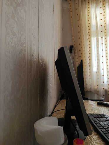 notebok acer: Acer AL1714 modelindən olan gümüşü rəngli monitor. 1280x1024 piksel