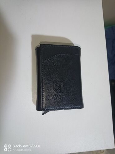 qara çanta: Mexanizmli pul və kart cüzdanı