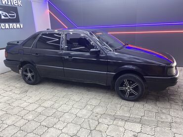 лобовое стекло опель вектра б: Классический седан Volkswagen Passat черного цвета, оснащенный черными
