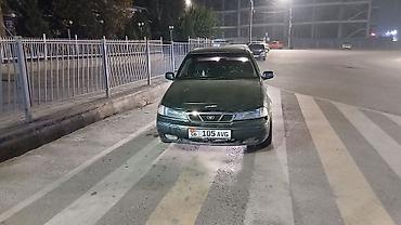 автомобиль пассат: Daewoo Nexia: 2002 г., Кол менен иштөөчү, Бензин — 1
