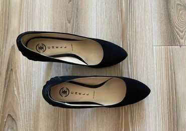 вечерние туфли на высоких каблуках: Туфли 37, цвет - Черный