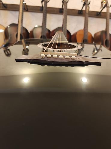 Gitaralar: Akustik gitara.Rivertone.Ölçü 4/4 — 2