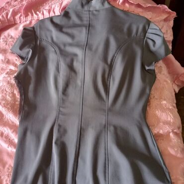 Dəstlər, kostyumlar: Gôy atlas kostyum 120 manata alinib 60 manata satilir. Cemi 1 defe — 12