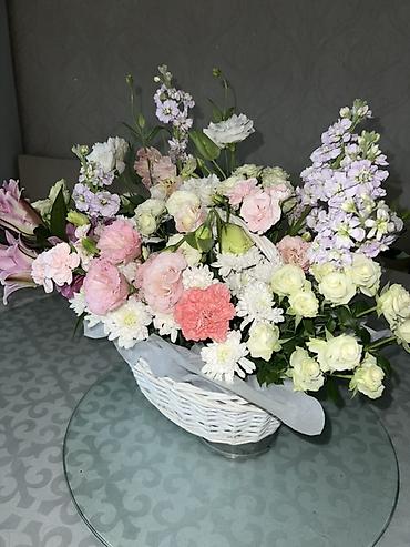 кунай минато: Продается за пол цены 2000 Композиция из свежих цветов в плетёной — 1