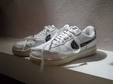Toy paltarları və aksesuarları: Nike Air Force 1 Low Essential White Black Paisley, 42 razmer kişi