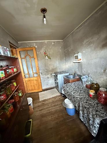Həyət evləri və villalar: 2 mərtəbəli 7 otaqli fərdi yaşayış evi,2 ci mərtəbə tam təmirli,1 ci — 9