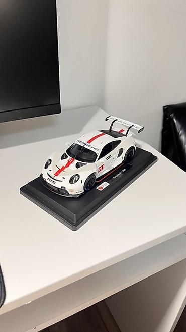 Модели автомобилей: Продаю модель Bburago 1:24 Porsche 911 RSR GT. Оригинал — 2