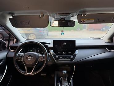 step vagon: Toyota Corolla: 2023 г., 1.8 л, Вариатор, Гибрид, Седан — 2