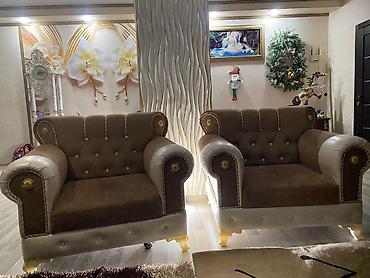 divan salon ucun: Mebel dəsti – klassik üslubda Tərkibi: - 1 ədəd geniş divan - 2 ədəd — 2
