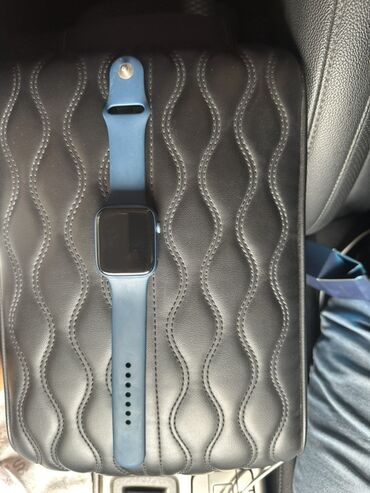 tcl телевизор: Умные часы Apple Watch с корпусом синего цвета и ремешком из
