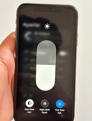Apple iPhone: IPhone 11, Qara — 5