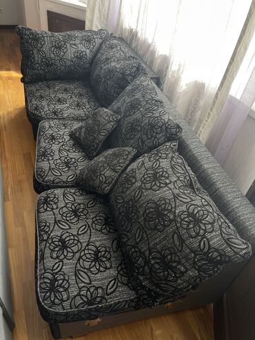 угловой диван: Угловой диван, цвет - Черный, Б/у
