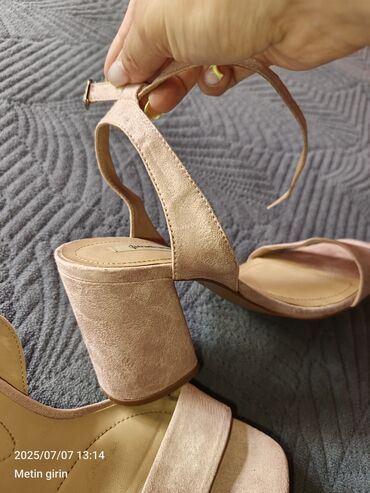 Basanoşka və səndəllər: Stradivarius, Ölçü: 39, rəng - Çəhrayı, Yeni — 6