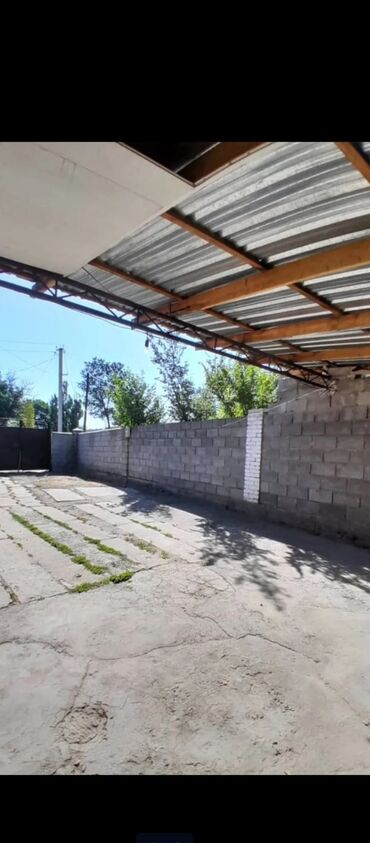 дом покровка токмок: 60 м², 3 комнаты, Парковка, Сарай, Забор, огорожен