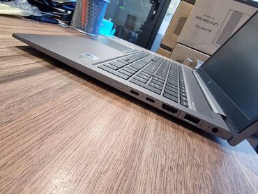 HP: Intel Core i7, 32 GB OZU, 15.6 " — 2