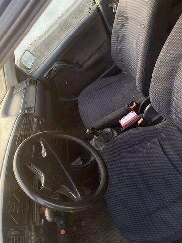 Volkswagen: Volkswagen Vento: 1992 г., 1.6 л, Механика, Бензин, Седан at lalafo.kg — 3 Volkswagen: Volkswagen Vento: 1992 г., 1.6 л, Механика, Бензин, Седан — 3