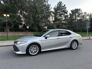 byd e3: Toyota Camry: 2019 г., 2.5 л, Автомат, Гибрид, Седан — 2