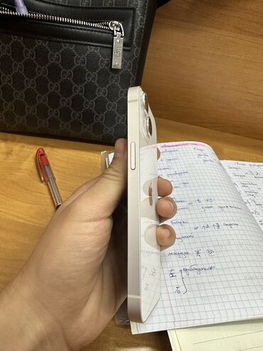 Apple iPhone: IPhone 13, Б/у, 128 ГБ, Старлайт, Зарядное устройство, Защитное стекло, Чехол, 79 %