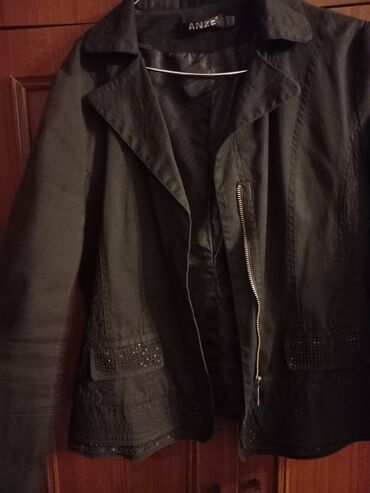 Женская куртка M (EU 38), цвет - Черный