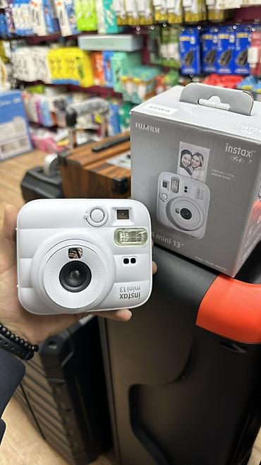 Fujifilm Instax mini 13 — моментальная камера формата Instax mini