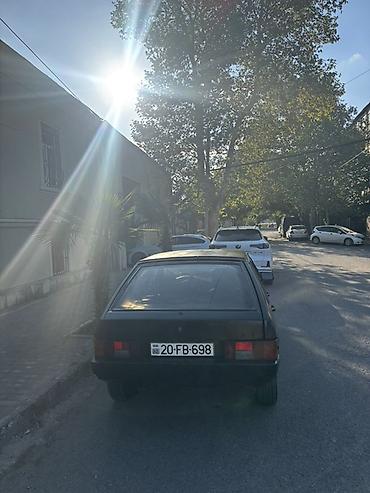 16 diski teker: Model: VAZ 2109 (Samara) hatchbek Rəng: qara Kuzov: 5 qapılı — 5