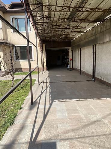 Долгосрочная аренда домов: 210 м², 6 комнат — 3