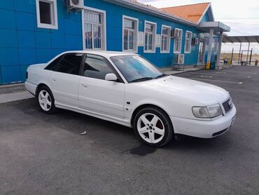 Долгосрочная аренда квартир: Audi A6: 1993 г., 2.3 л, Механика, Бензин, Седан