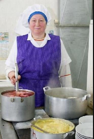 моляр авто: Повара-универсал. требуется ответственная семья муж и жена. муж охрана — 1