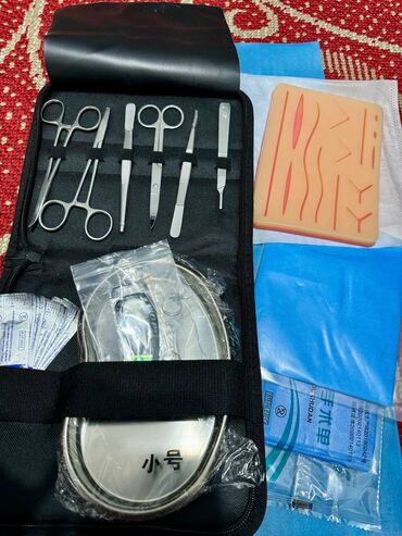 медицинские ножницы: Хирургический тренажёр 
в комплекте есть всё для начинающих медиков