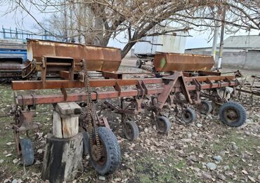 Другие тракторы: Трактор с навесным оборудованием Описание: - Колёсный трактор синего — 6