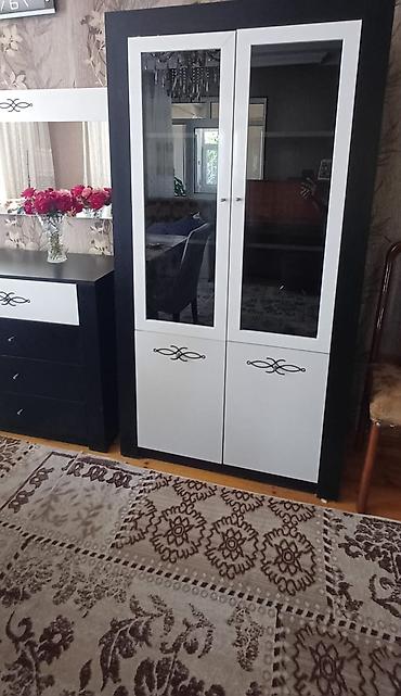 kunc skaf: Qonaq otağı mebel dəsti Tərkibi: - İki qapılı vitrin şkaf: yuxarı — 1