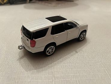 mini disk: Ağ rəngli miniatür SUV model maşın oyuncağı - Korpus: ağ, qara — 6