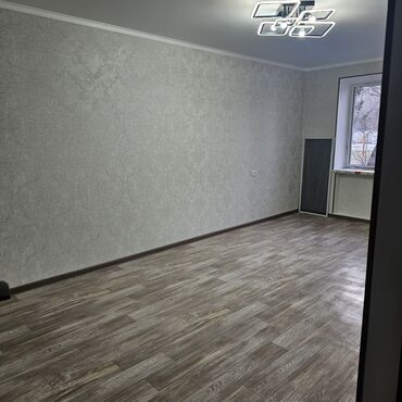 квартиру 1 комнат: 3 комнаты, 70 м², 106 серия, 1 этаж, Косметический ремонт