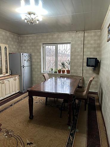 Продажа коттеджей и домов: Дом 2 этажа, площадь 206 м², участок 5 соток. Локация: Токолдош, ул — 31