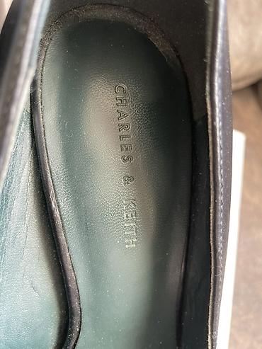 Tuflilər: Tuflilər, Charles&Keith, Ölçü: 38, rəng - Qara, İşlənmiş — 4