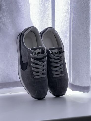спортивные костюмы для женщин: Эркектердин кроссовкасы, 41, Nike, Жаңы, түсү - Боз