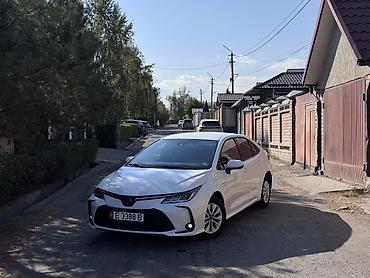 х5 2022: Toyota Corolla: 2022 г., 1.8 л, Вариатор, Гибрид, Седан — 1