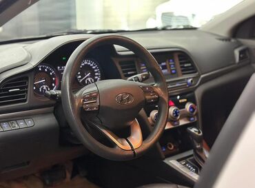 Hyundai: Hyundai Avante: 2019 г., Вариатор, Бензин — 6