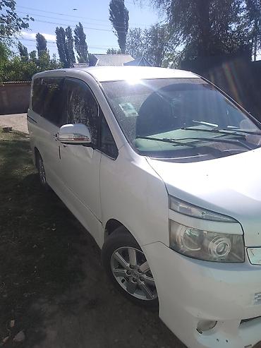вокси ноах: Toyota Noah: 2010 г., Минивэн — 1