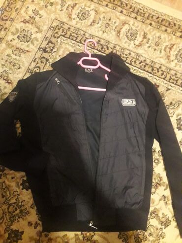 утепленные мужские куртки: EA7 Emporio Armani kişi uçun godekce kurtka ( vetrovka ) M razmer