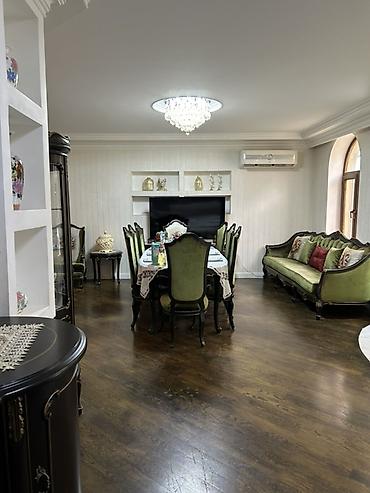 Qonaq otağı dəstləri: Yeni, Masa və oturacaqlar, İtaliya — 1