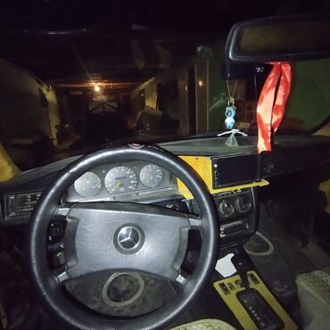 Oturacaqlar: Mercedes-Benz W201 (190) salonu – avtomobil daxili komplekti - Sürət — 4