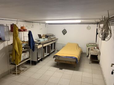 Kuće na prodaju: Na prodaju kuća (220m2) sa pomoćnim objektom (56m2) na placu 4,6 ari — 9